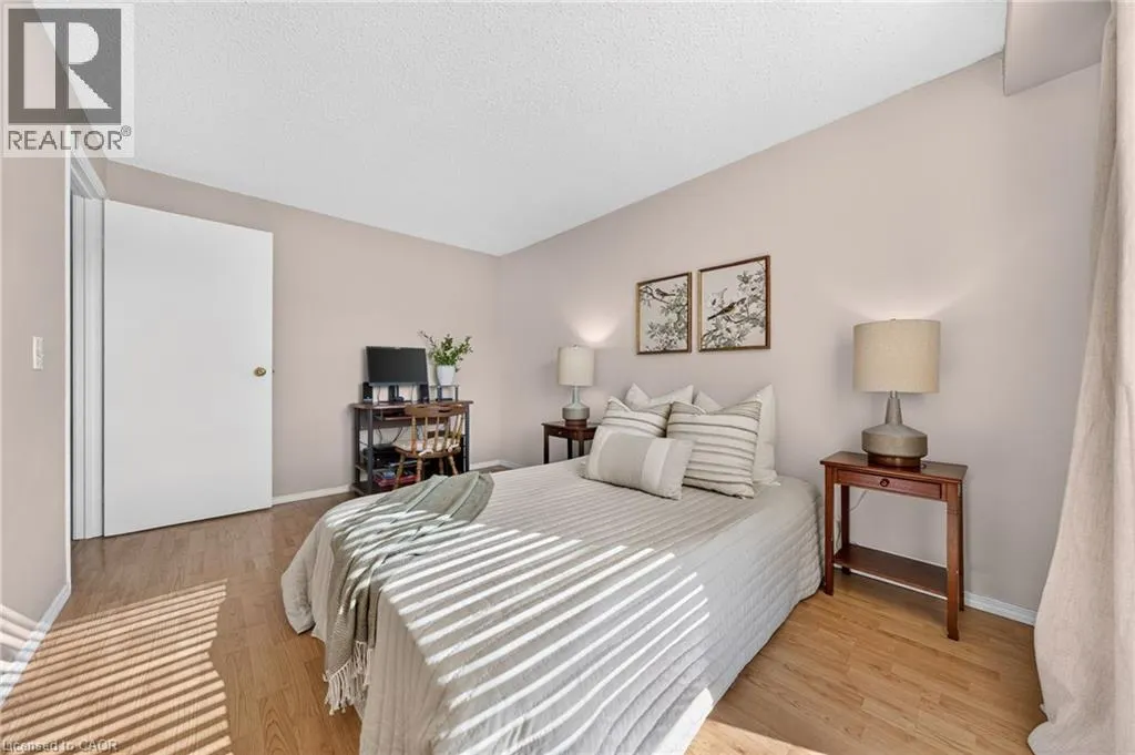 700 ERINBROOK Drive Unit# 4 #4