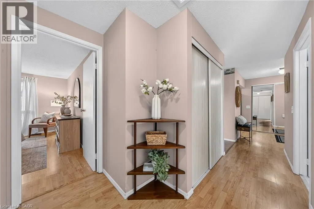 700 ERINBROOK Drive Unit# 4 #4
