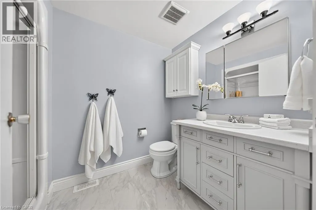 700 ERINBROOK Drive Unit# 4 #4