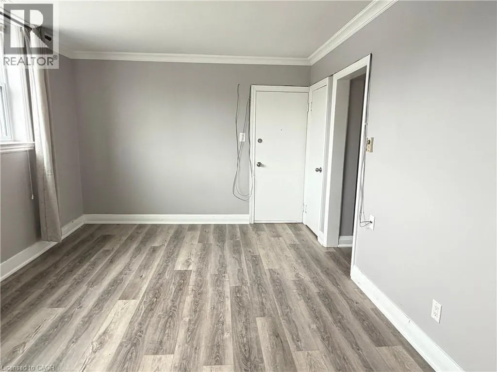 318 DOLPH Street S Unit# 5 #5