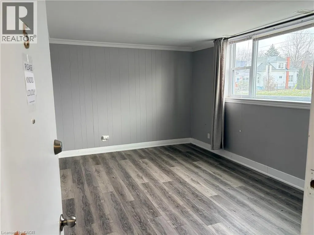 318 DOLPH Street S Unit# 5 #5