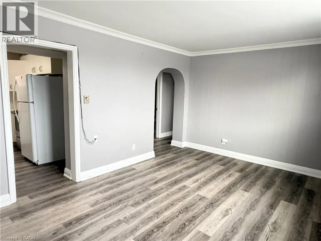 318 DOLPH Street S Unit# 5 #5