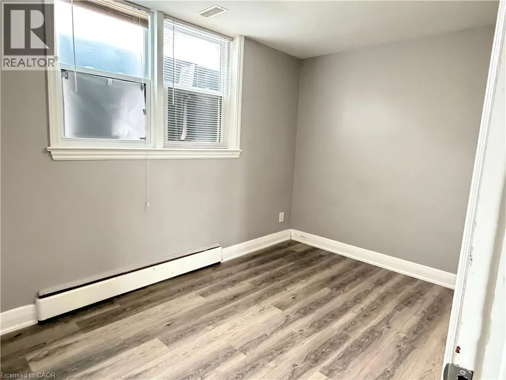 318 DOLPH Street S Unit# 5 #5