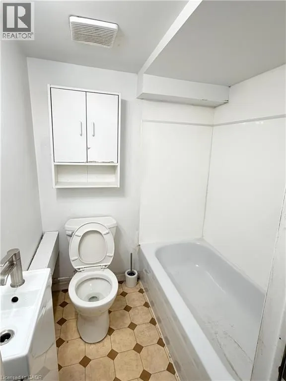 124 KING Street N Unit# 4 #4