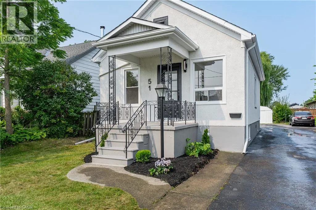 51 QUEEN Street S