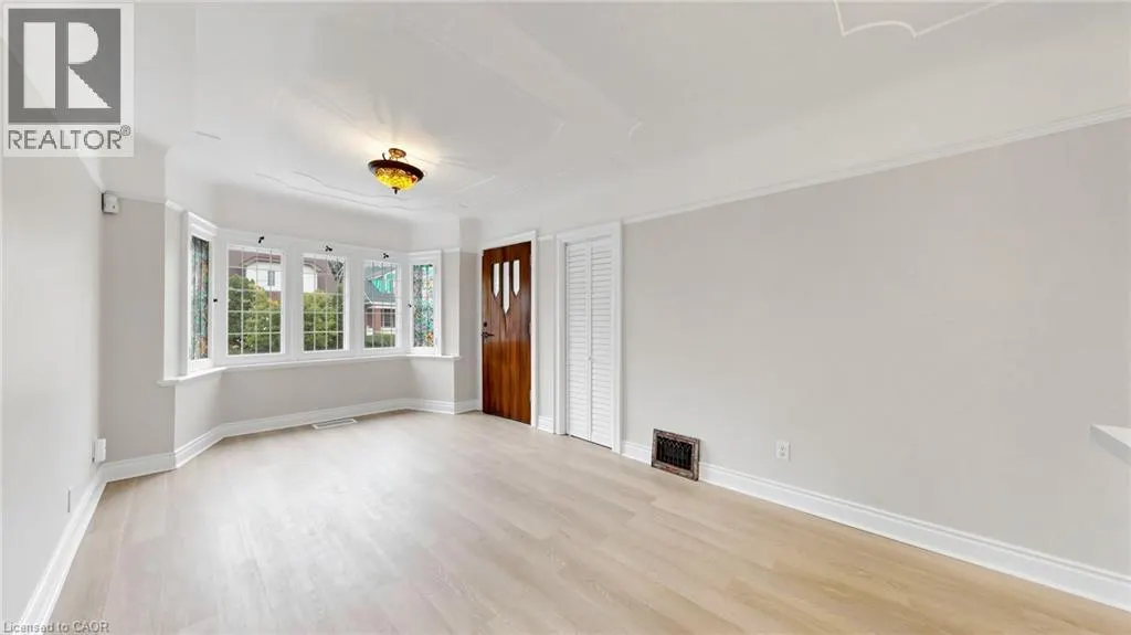 59 LONGWOOD Road N