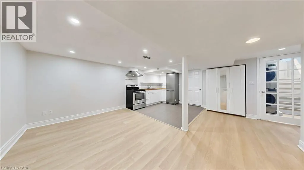 59 LONGWOOD Road N
