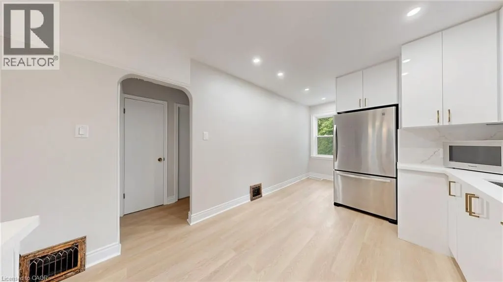 59 LONGWOOD Road N