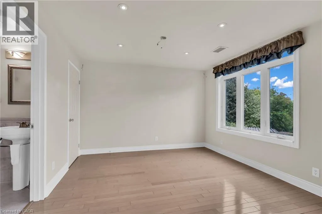 10 BAY Street E Unit# 307 #307