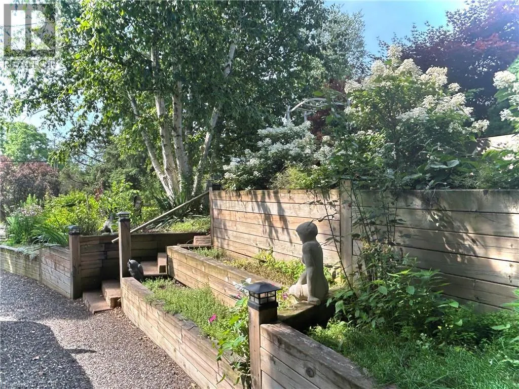 855 GOVERNORS Road