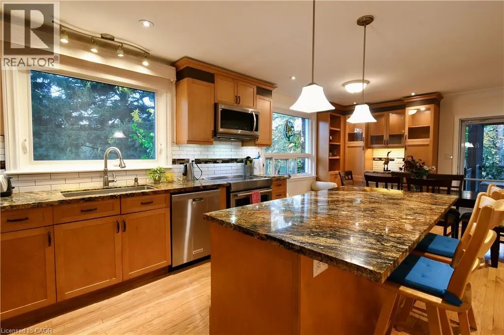 855 GOVERNORS Road