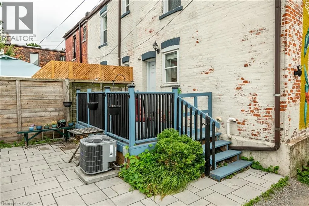 10 DOUGLAS Avenue