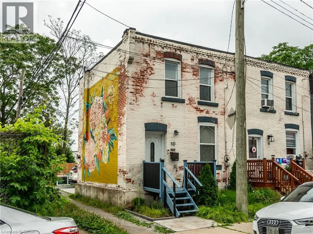 10 DOUGLAS Avenue