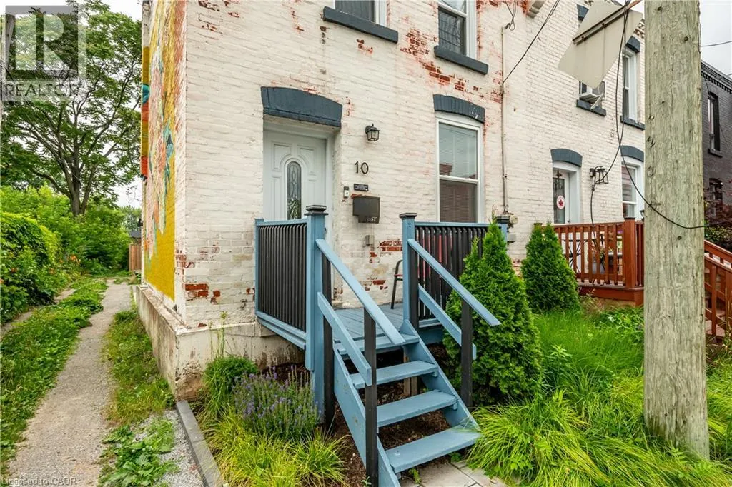 10 DOUGLAS Avenue