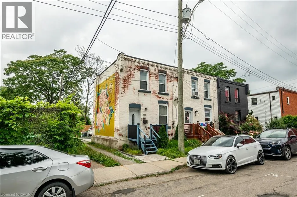 10 DOUGLAS Avenue