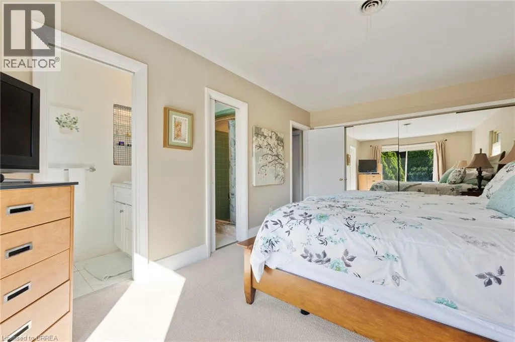 6 HOWARD Road