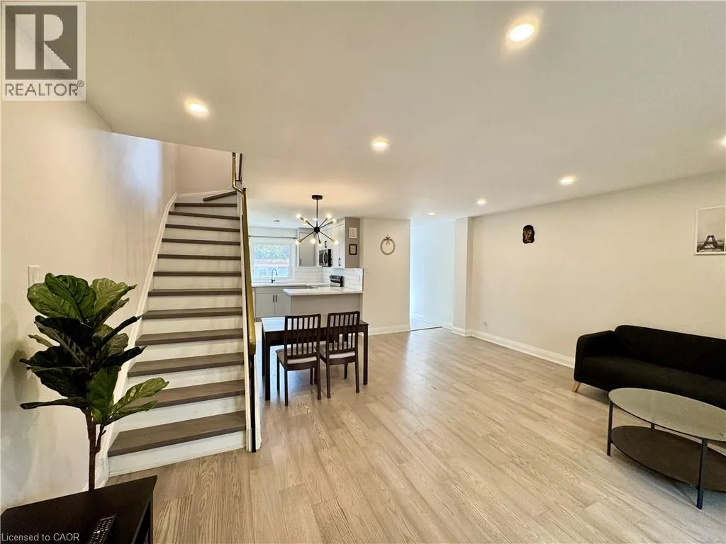 134 JANSEN Avenue