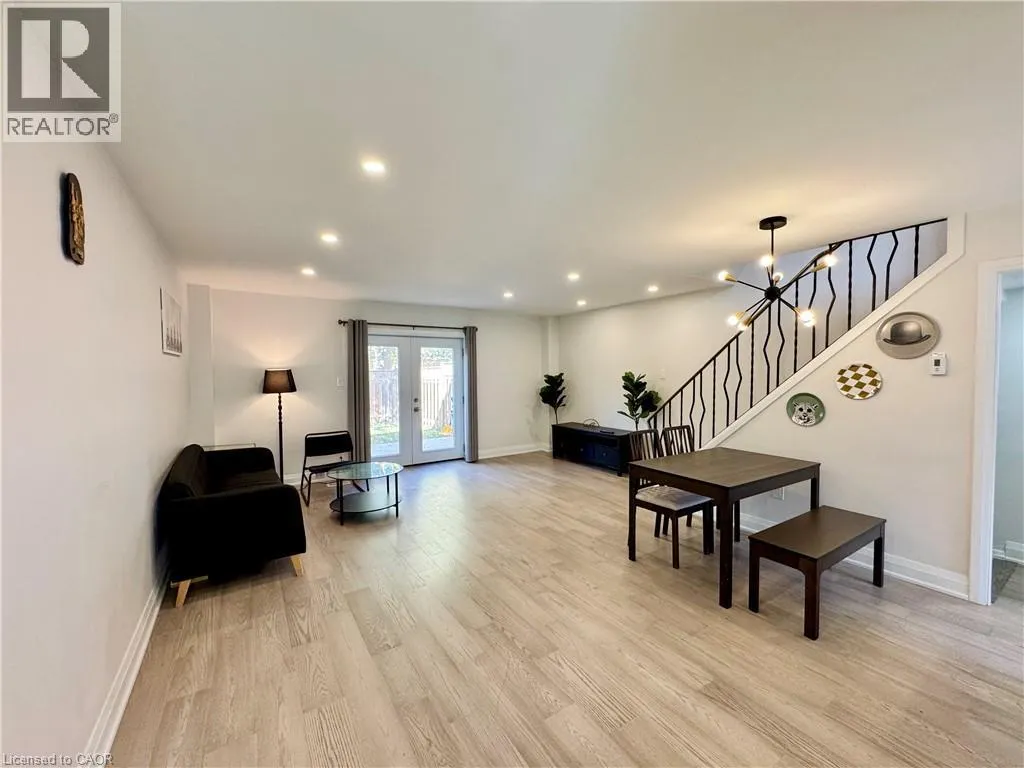 134 JANSEN Avenue