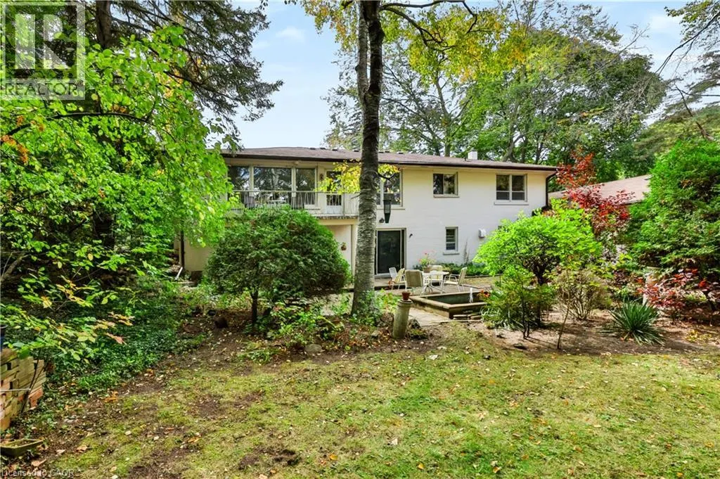 2086 GLENFOREST Crescent