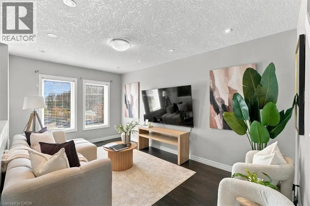 70 WILLOWRUN Drive Unit# M1 #M1