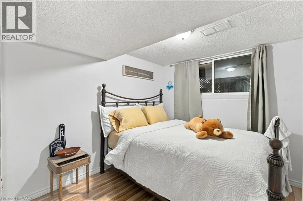 12 GLAMIS Court