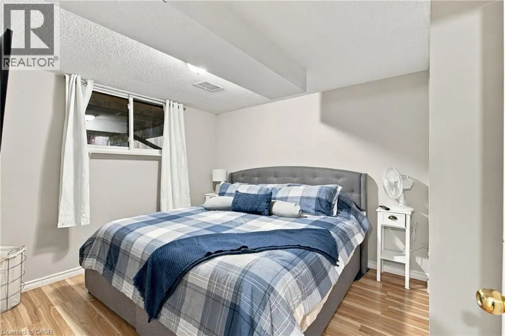 12 GLAMIS Court