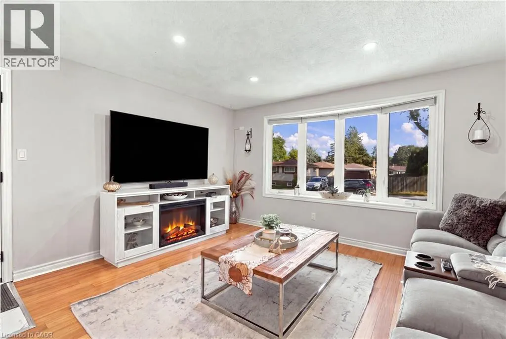12 GLAMIS Court