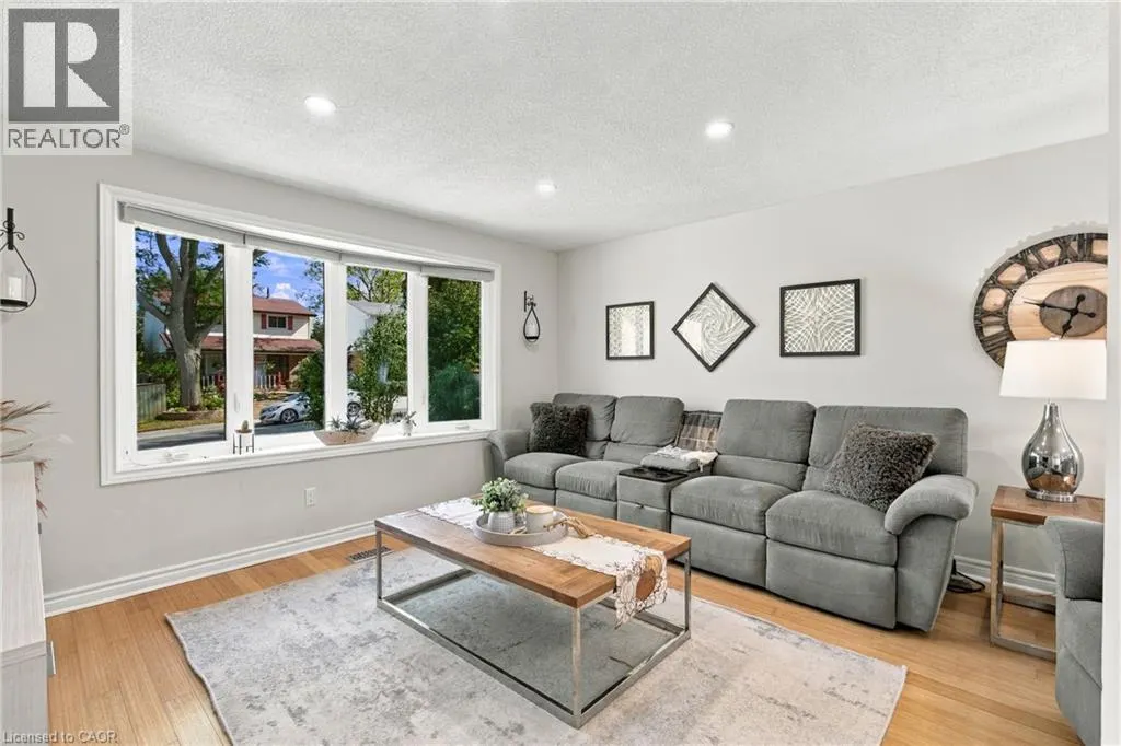 12 GLAMIS Court