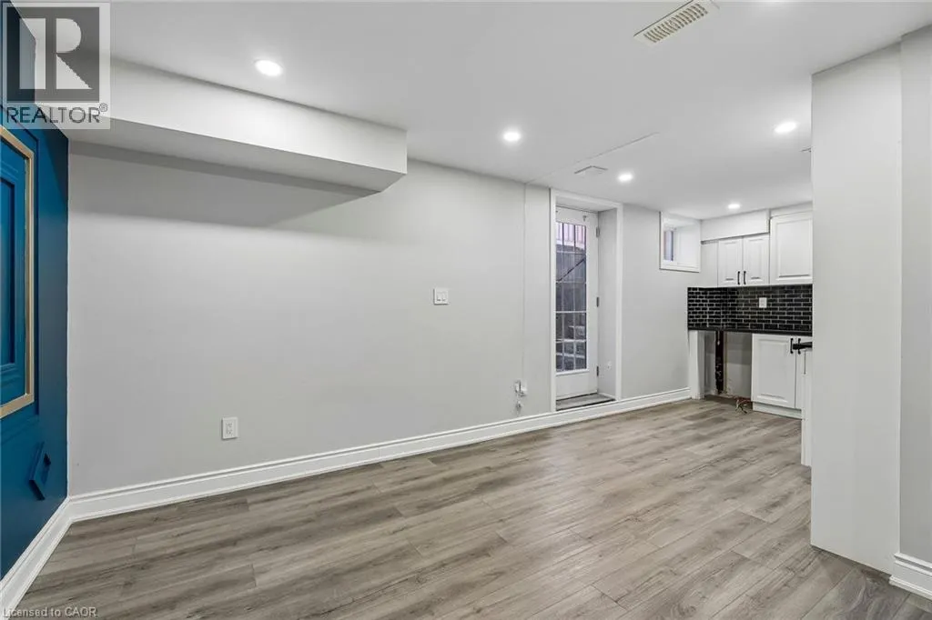 16 ALEXANDRA Drive
