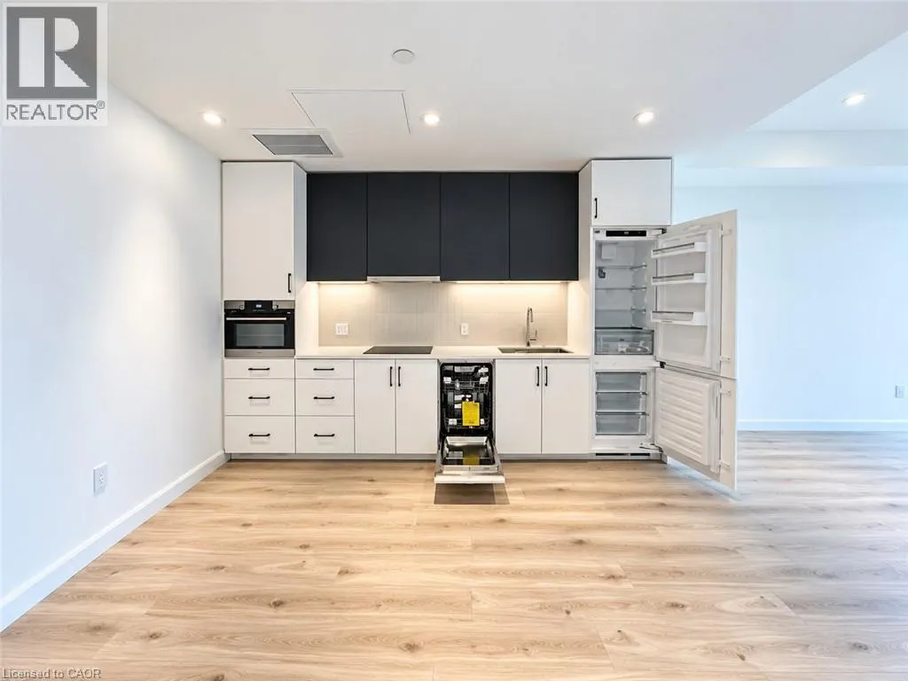 741 KING Street W Unit# 1705 #1705