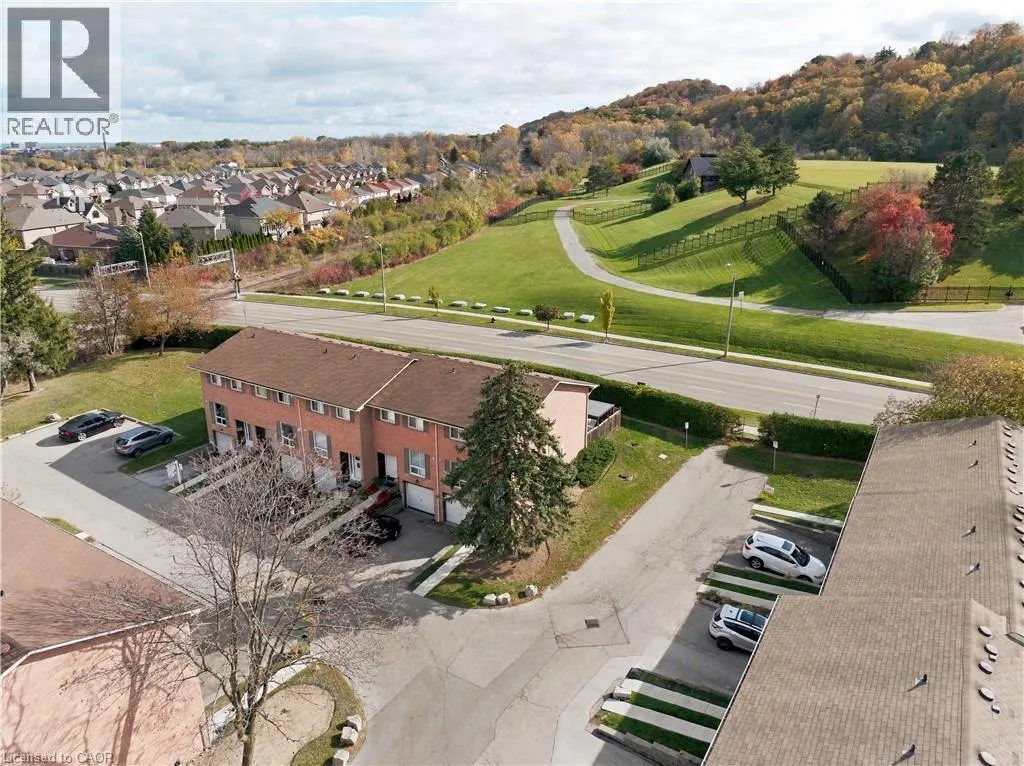 66 SUMMERCREST Drive Unit# 14 #14
