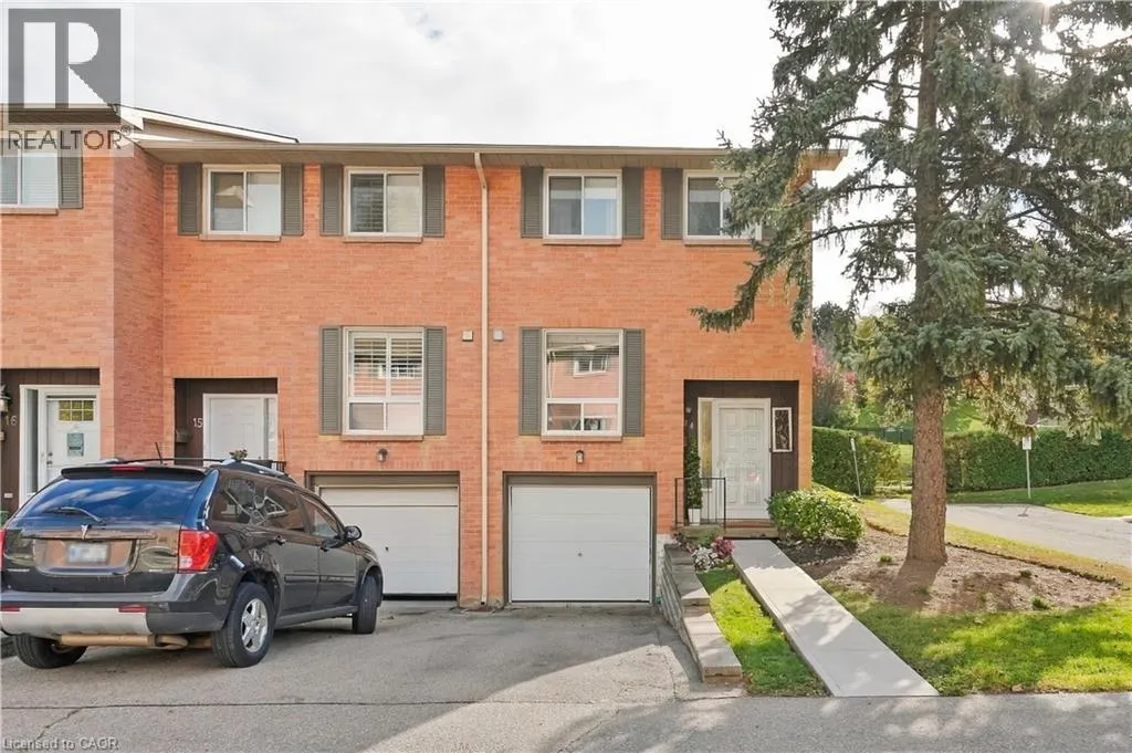 66 SUMMERCREST Drive Unit# 14 #14