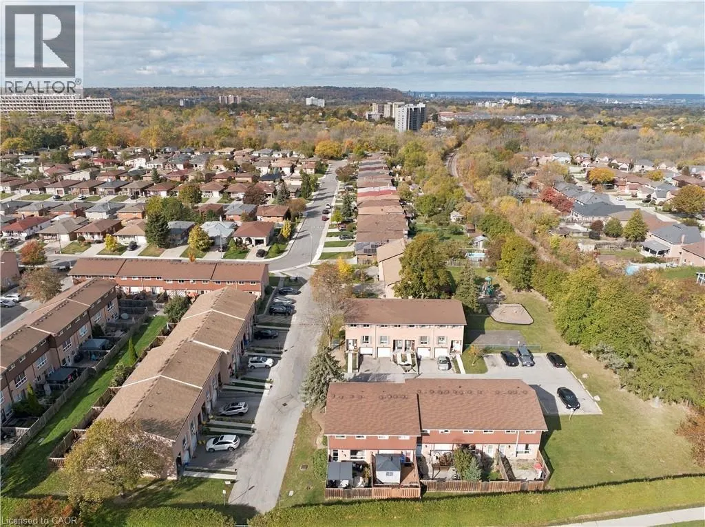 66 SUMMERCREST Drive Unit# 14 #14