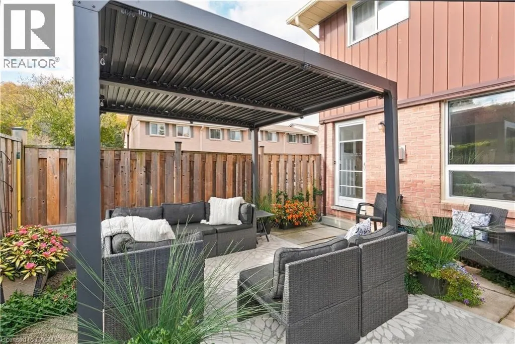 66 SUMMERCREST Drive Unit# 14 #14