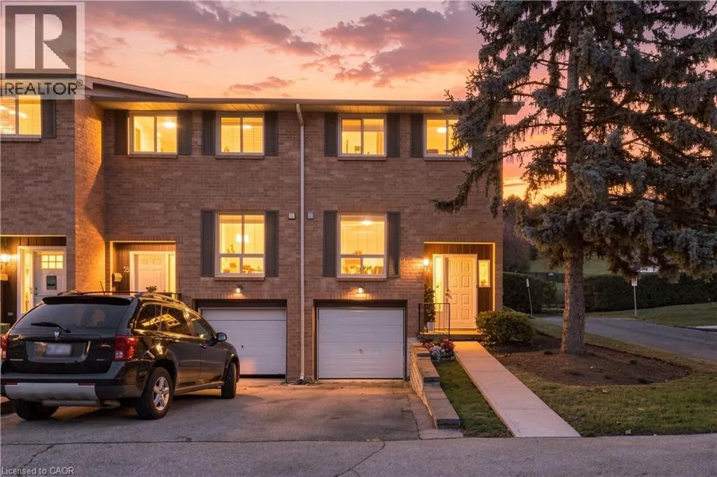 66 SUMMERCREST Drive Unit# 14 #14