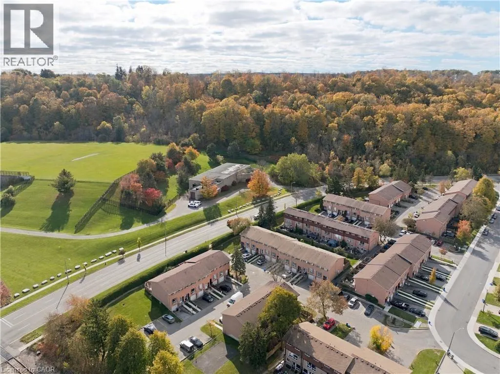 66 SUMMERCREST Drive Unit# 14 #14
