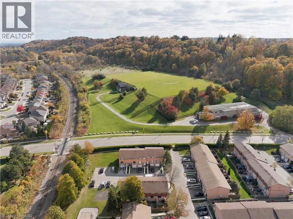 66 SUMMERCREST Drive Unit# 14 #14