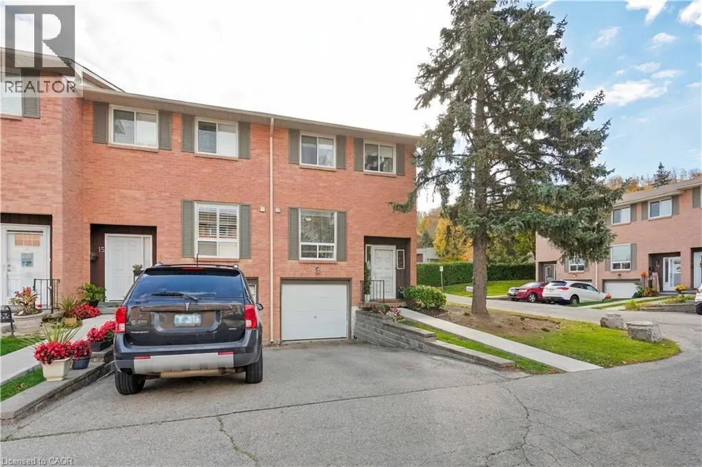 66 SUMMERCREST Drive Unit# 14 #14