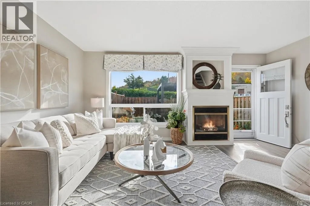 66 SUMMERCREST Drive Unit# 14 #14