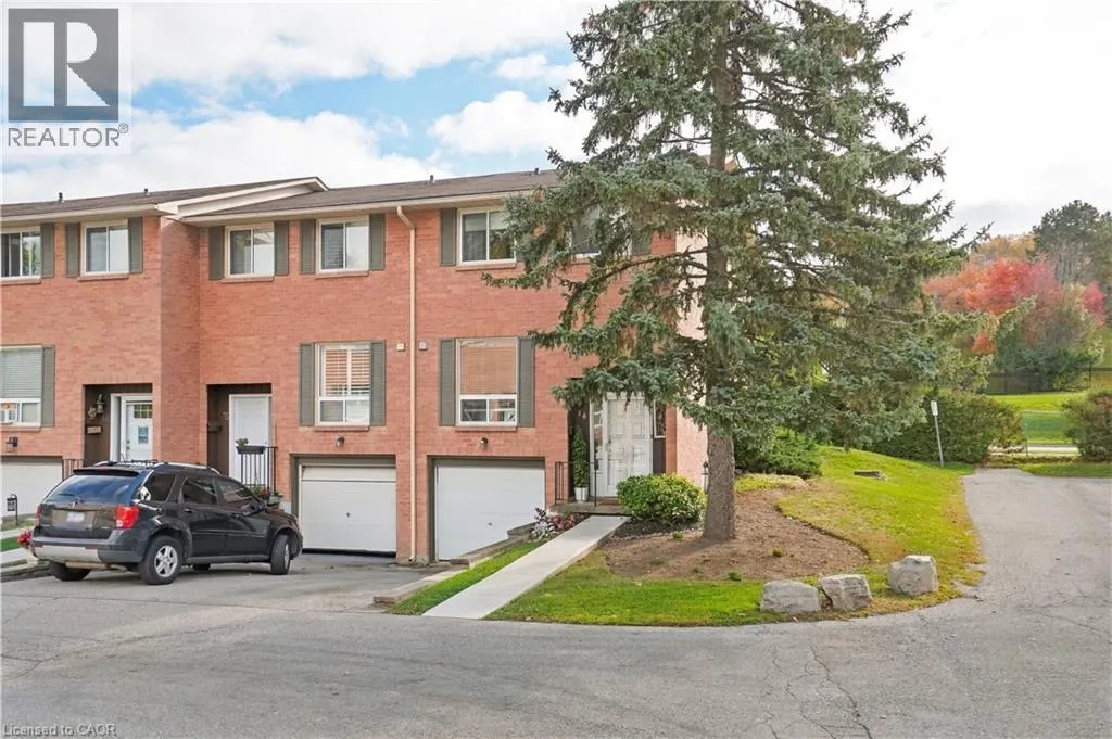 66 SUMMERCREST Drive Unit# 14 #14