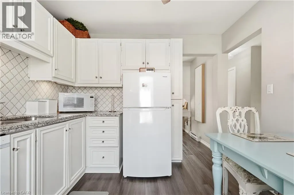 66 SUMMERCREST Drive Unit# 14 #14