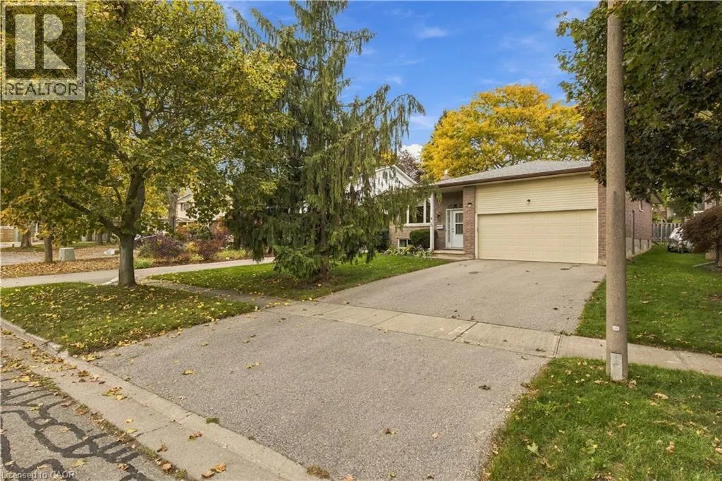 30 CARLYLE Place