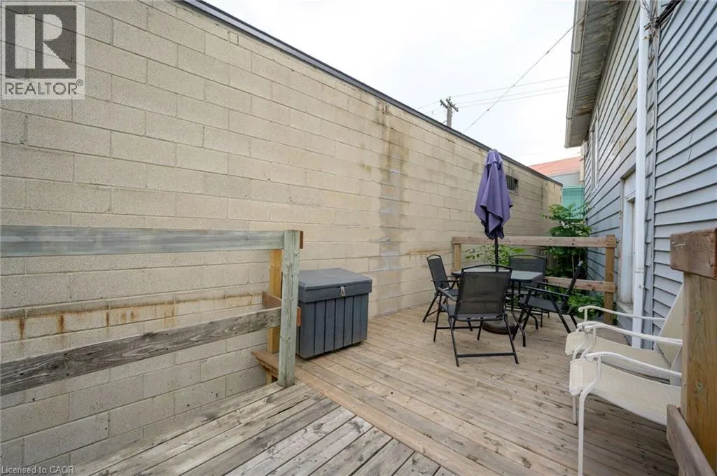 372 BEACH Road