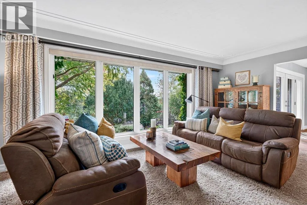6 ROSEBOUGH Street
