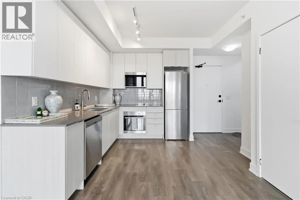 2489 TAUNTON Road Unit# 815 #815