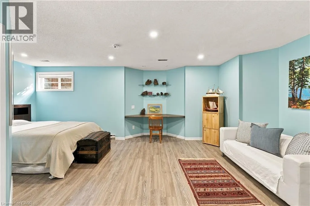 575 HEMINGWAY Place
