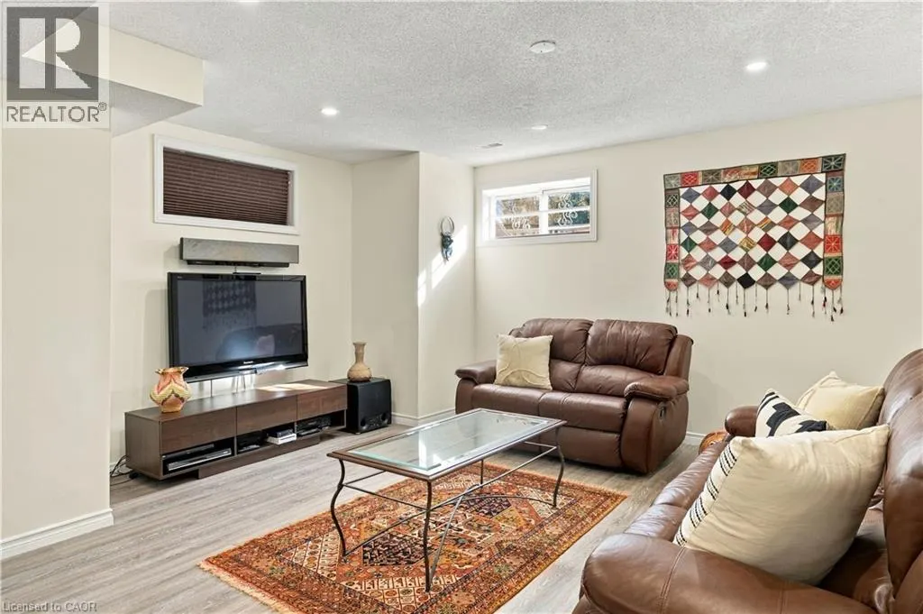 575 HEMINGWAY Place