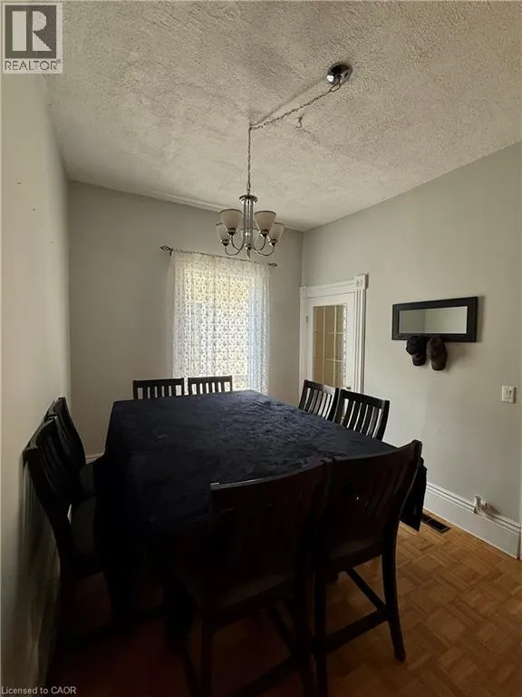 27 POLLOCK Avenue