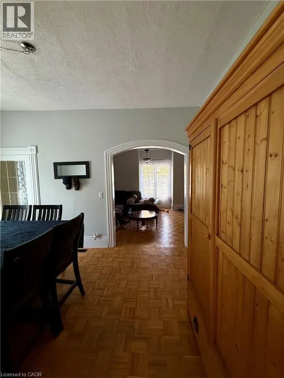 27 POLLOCK Avenue