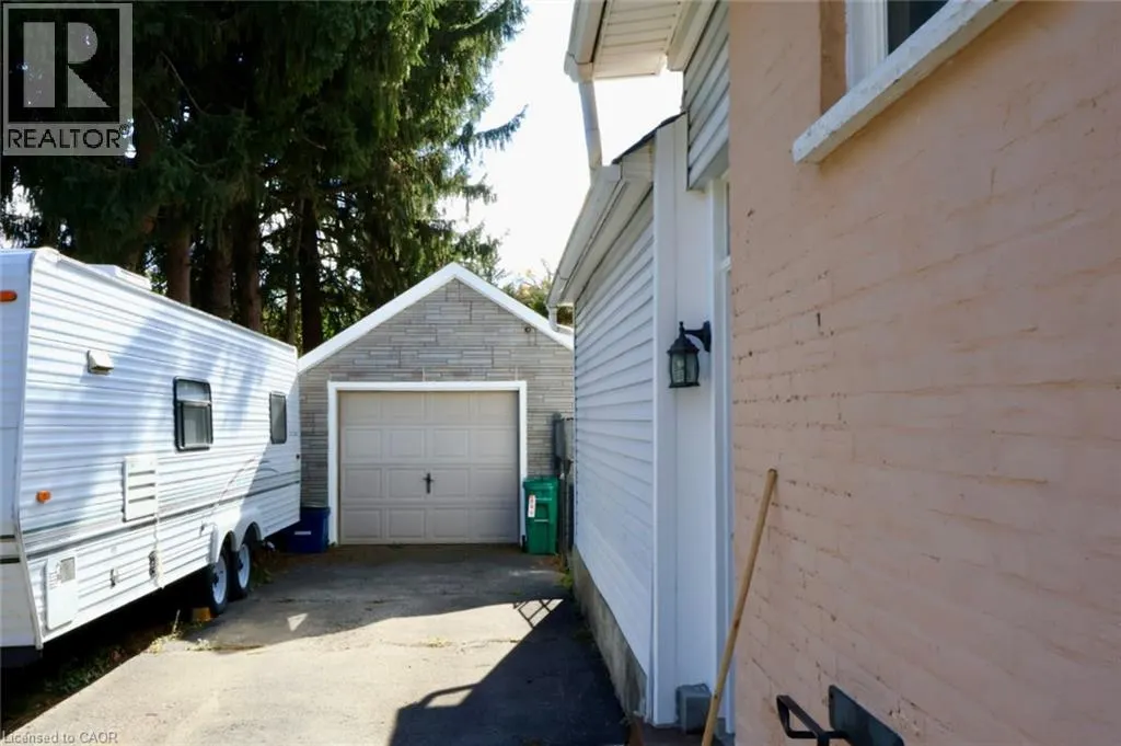 27 POLLOCK Avenue
